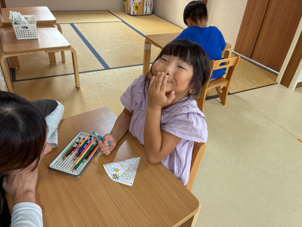 マンダラ塗り絵の様子