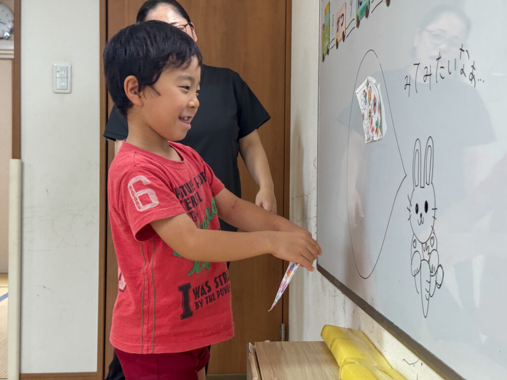 マンダラ塗り絵の様子