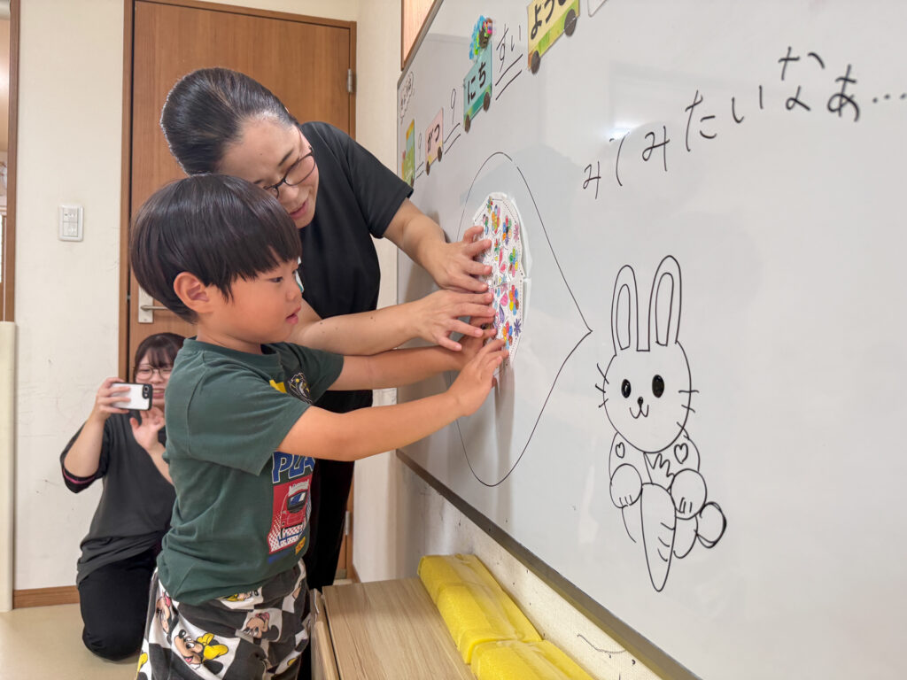 マンダラ塗り絵の様子