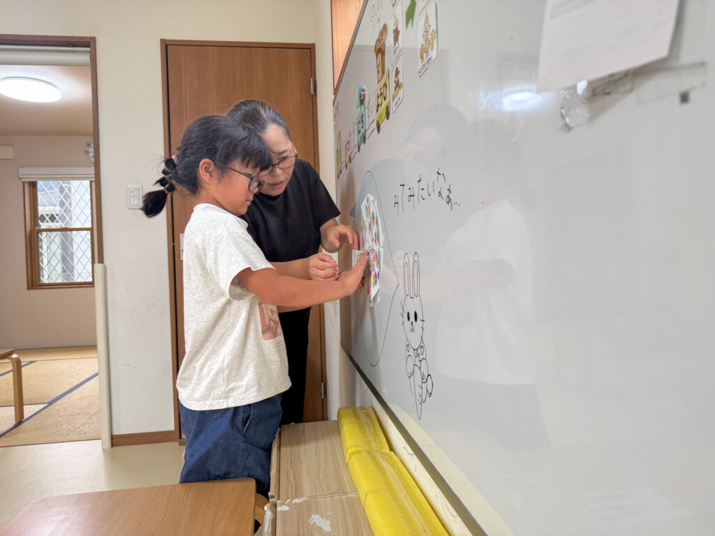 マンダラ塗り絵の様子
