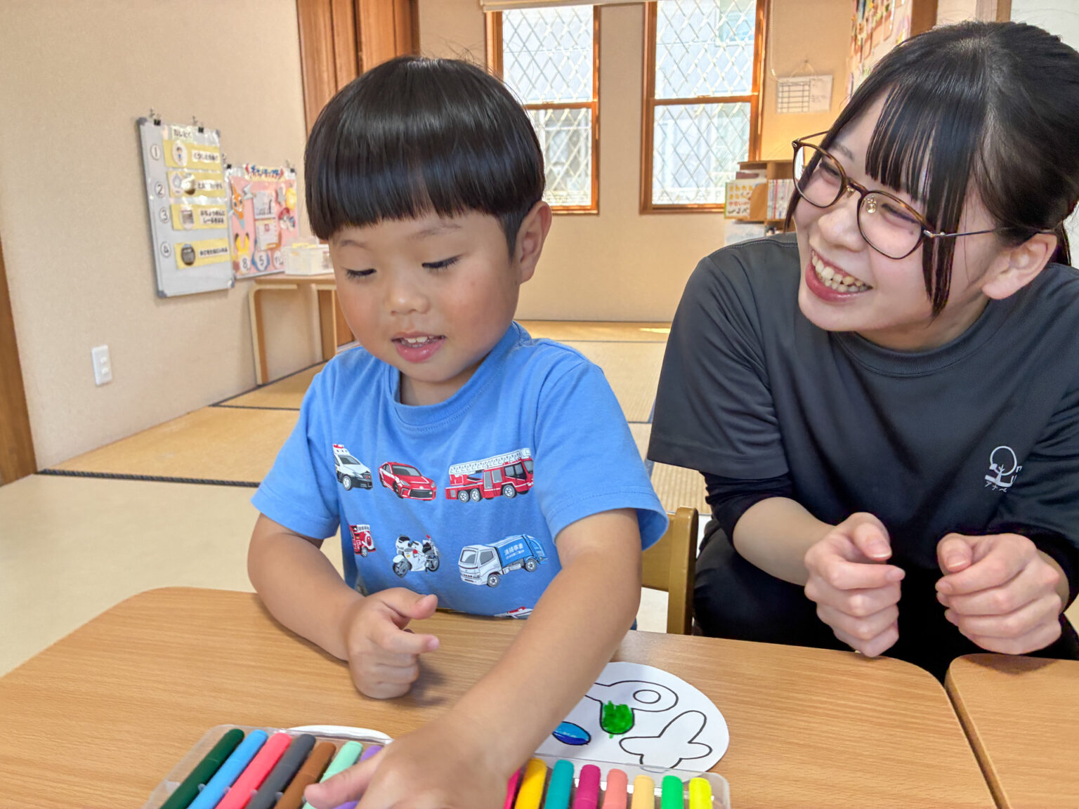 花火製作・夏祭りの飾り作りの様子 ①