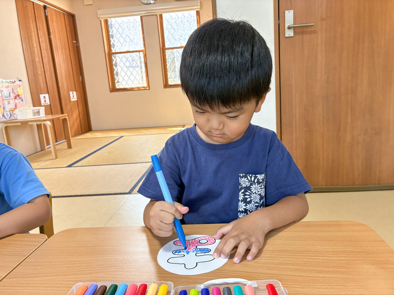 花火製作・夏祭りの飾り作りの様子 ②