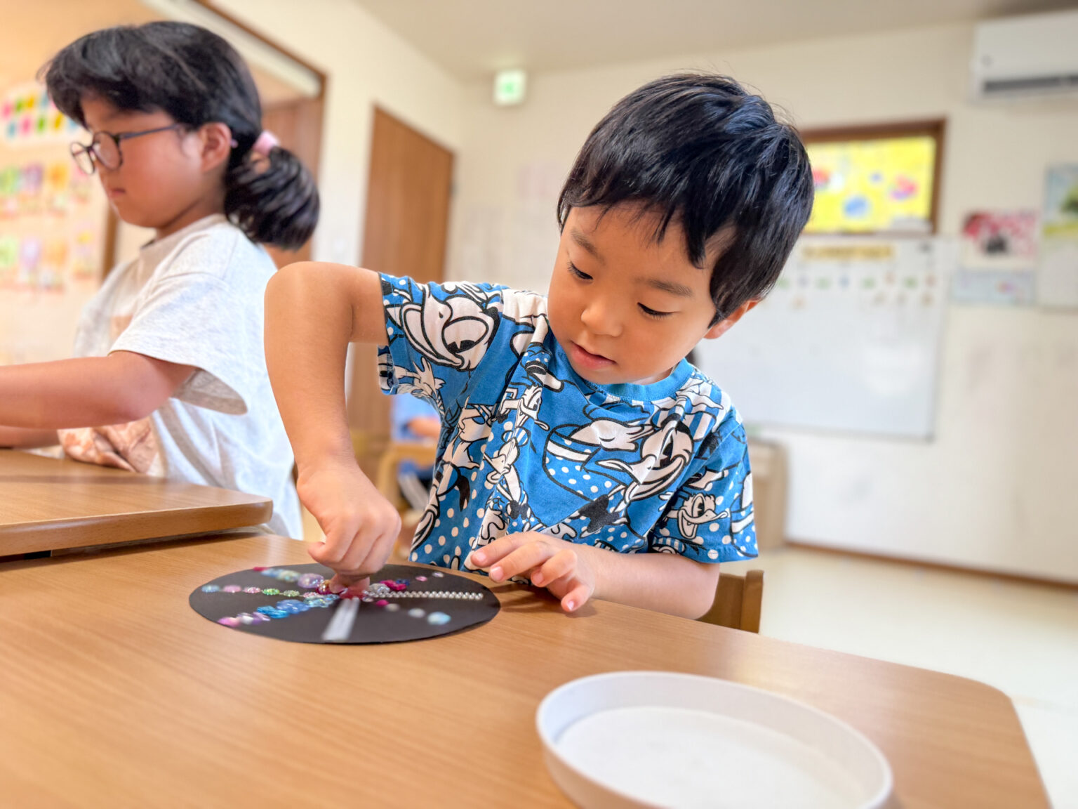 花火製作・夏祭りの飾り作りの様子 ③