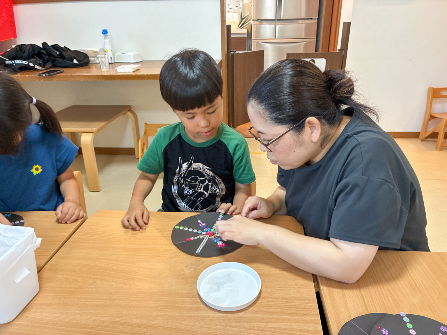 花火製作・夏祭りの飾り作りの様子 ⑥