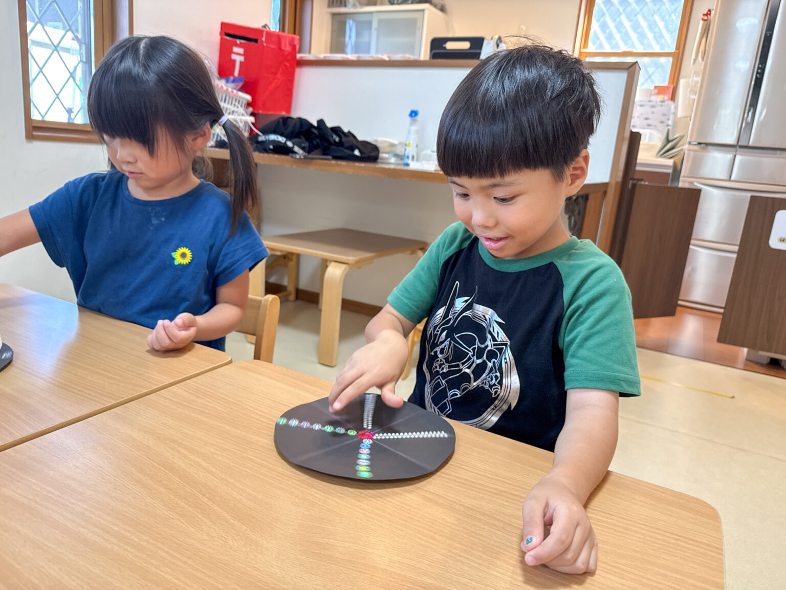 花火製作・夏祭りの飾り作りの様子 ⑫