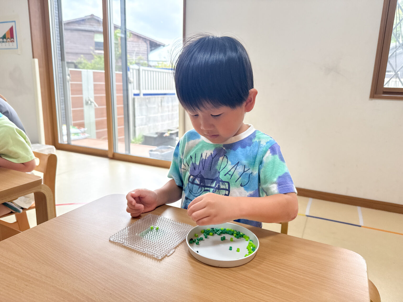 アイロンビーズ遊びの様子 ④