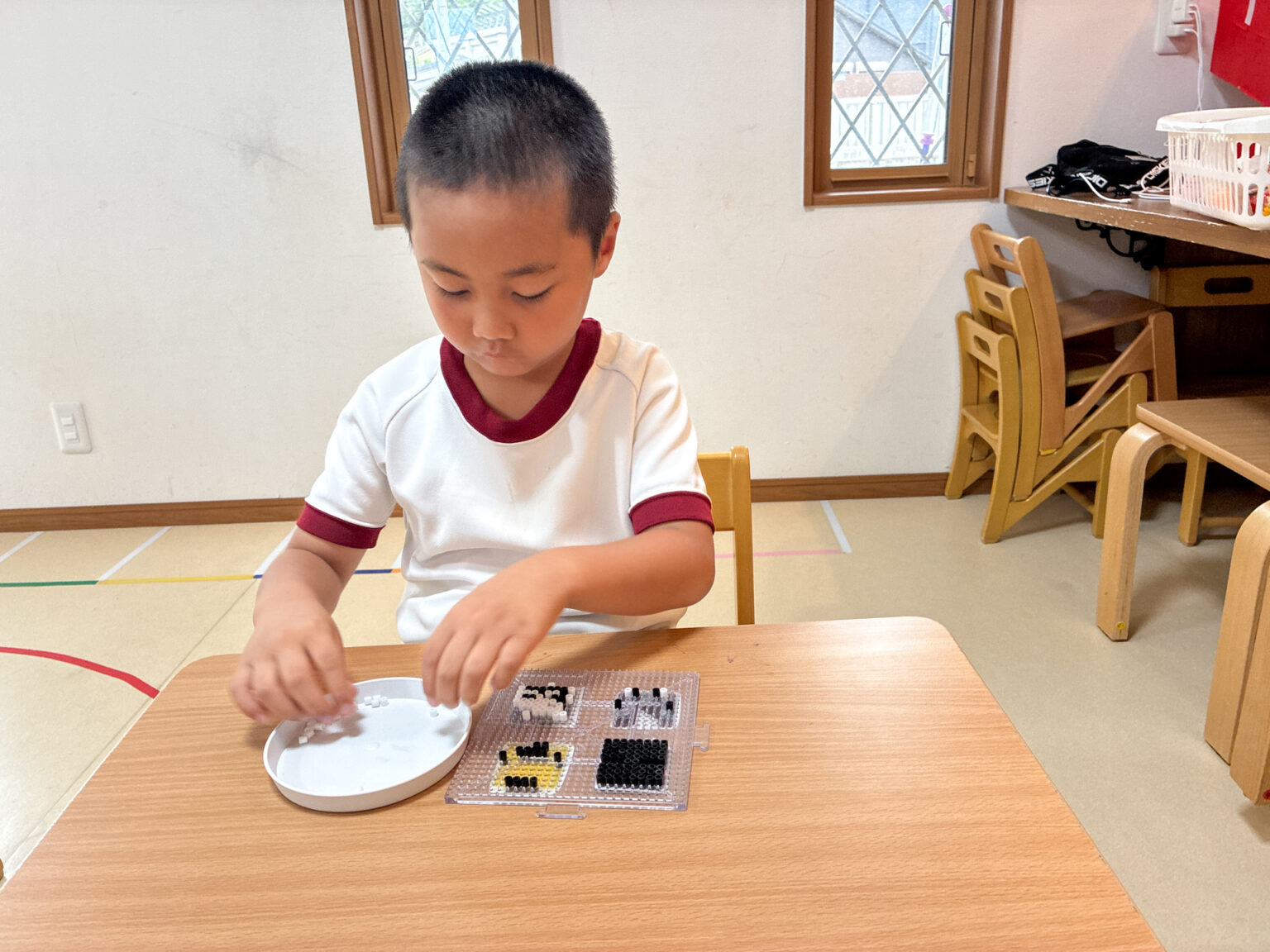 アイロンビーズ遊びの様子 ⑥