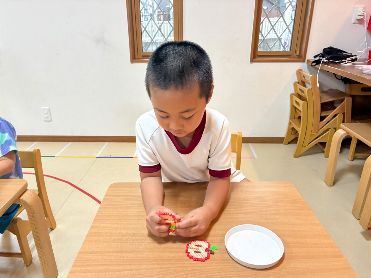 アイロンビーズ遊びの様子 ⑧