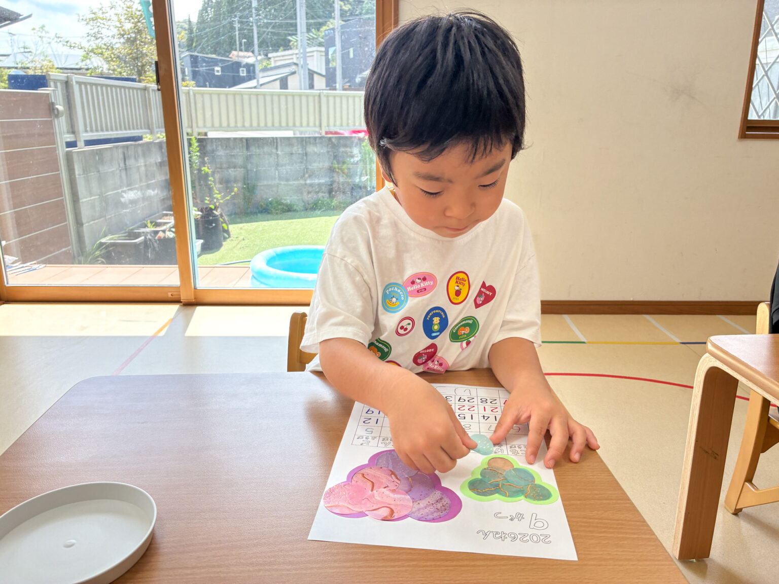 言語訓練・カレンダー作りの様子 ⑥