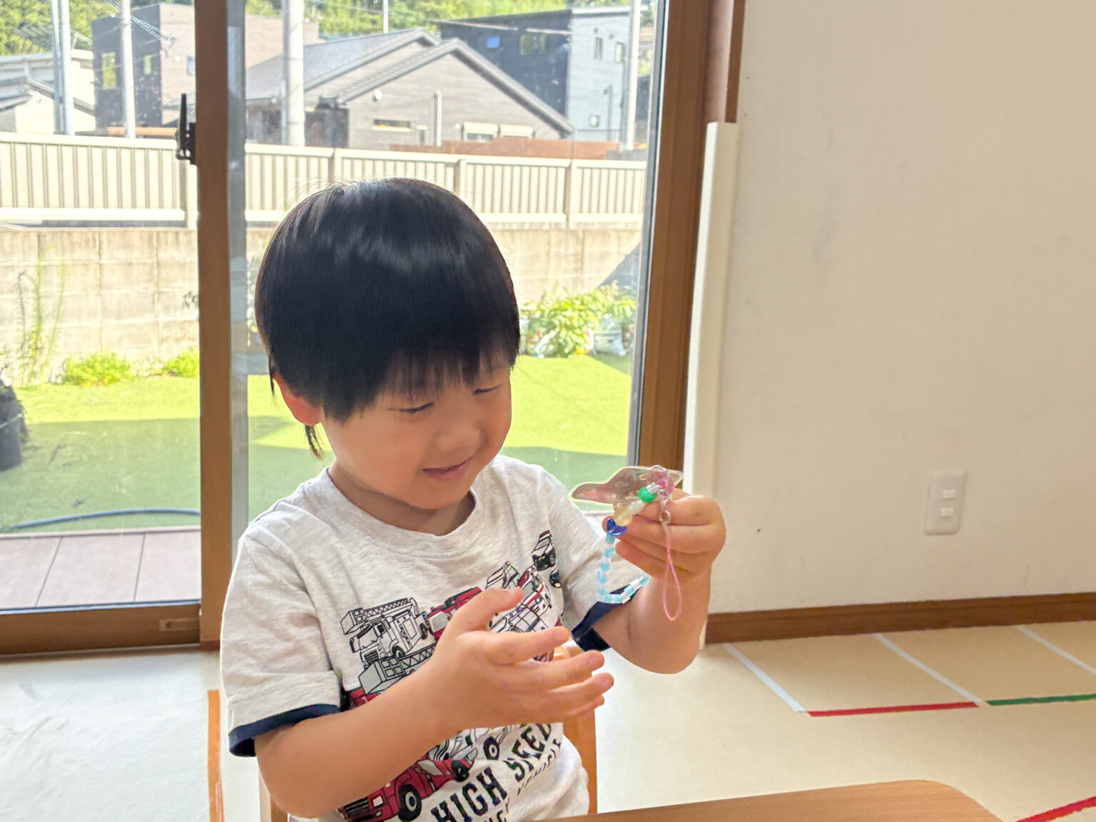 ひも通し・アイロンビーズ遊びの様子 ⑦