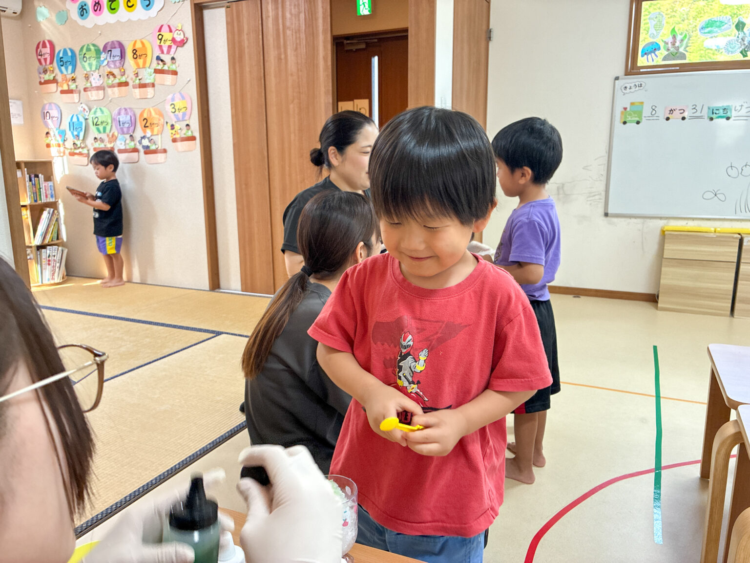 シール遊び・かき氷の様子 ⑤