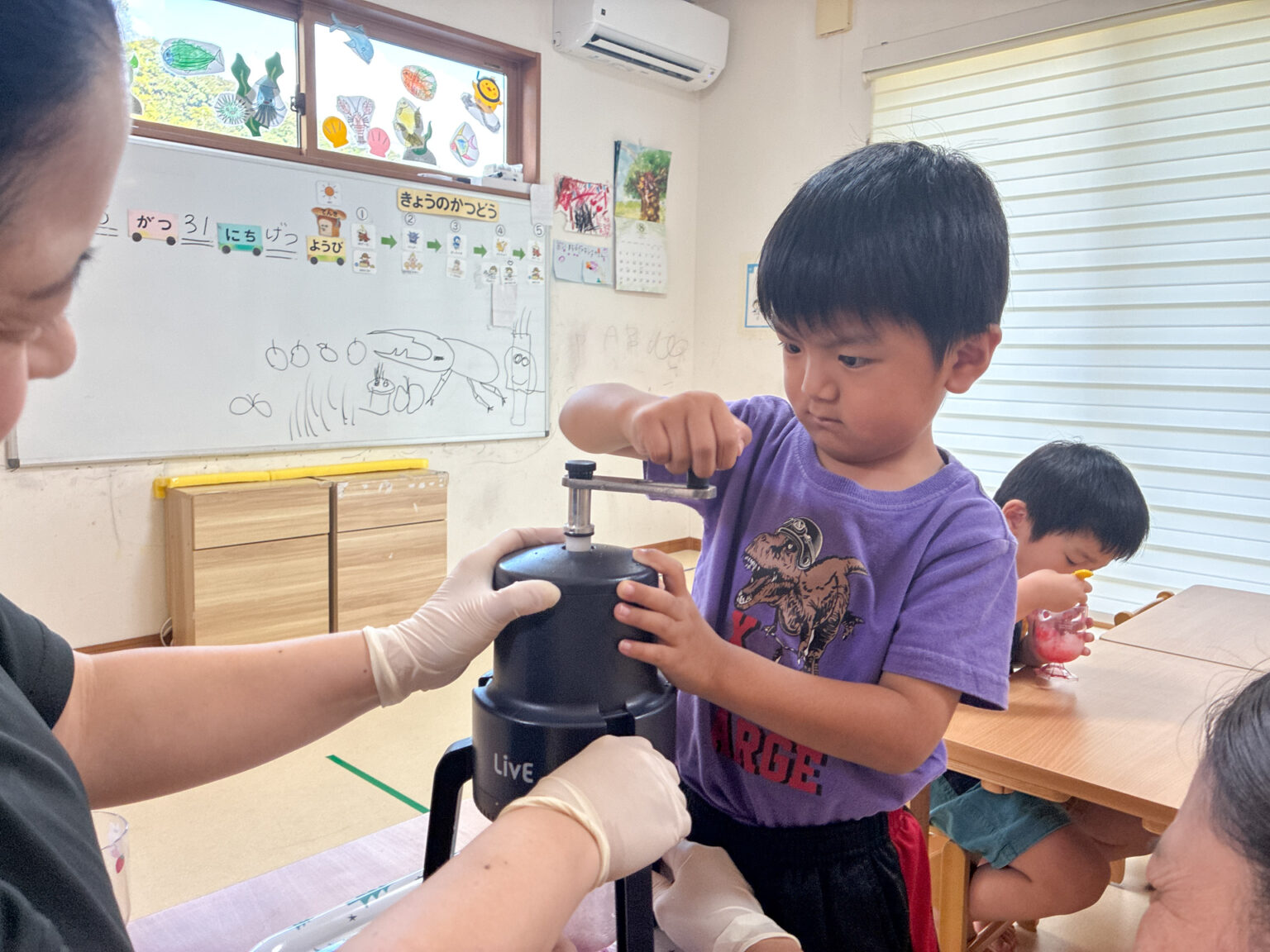 シール遊び・かき氷の様子 ⑦