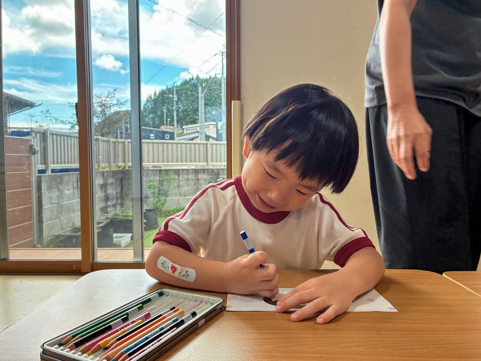 敬老の日のプレゼント作りの様子 ①