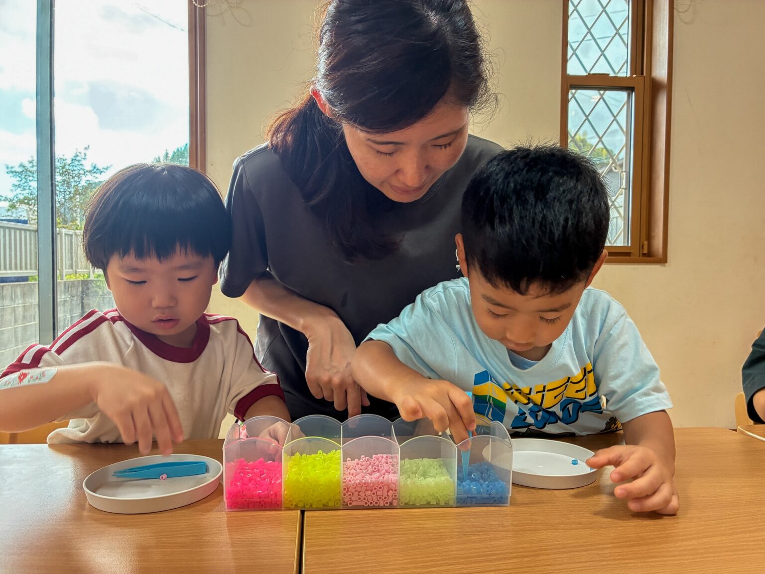 敬老の日のプレゼント作りの様子 ④