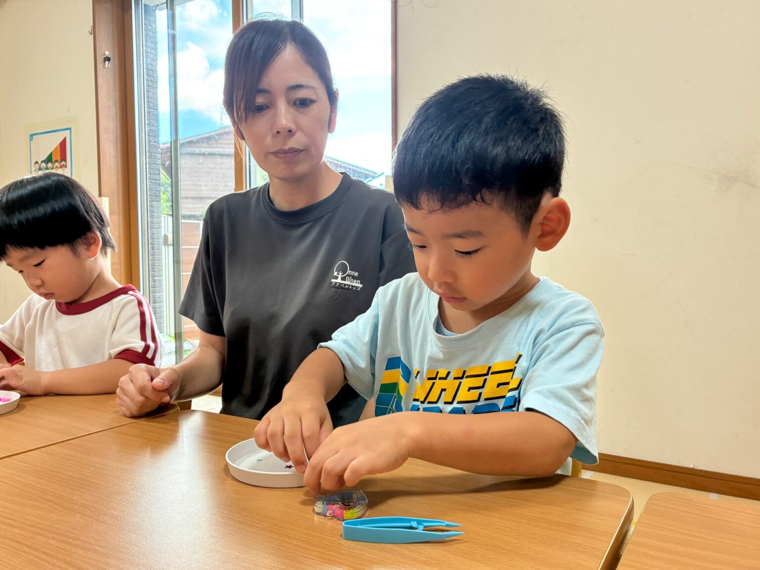敬老の日のプレゼント作りの様子 ⑨