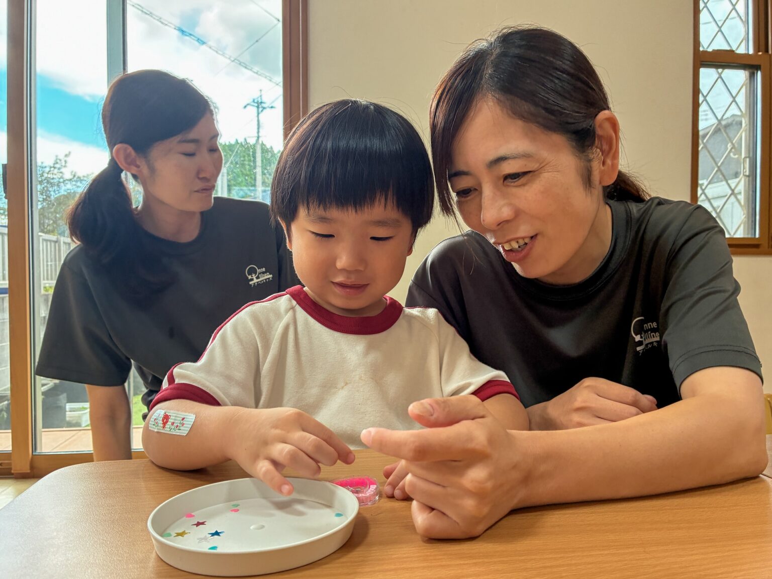 敬老の日のプレゼント作りの様子 ⑬