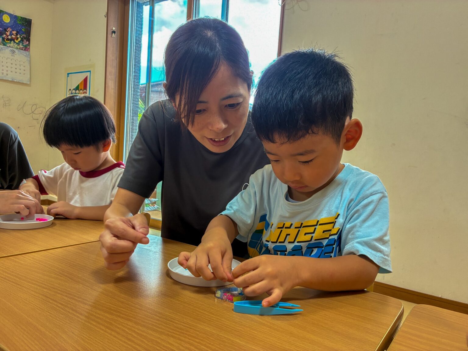 敬老の日のプレゼント作りの様子 ⑭