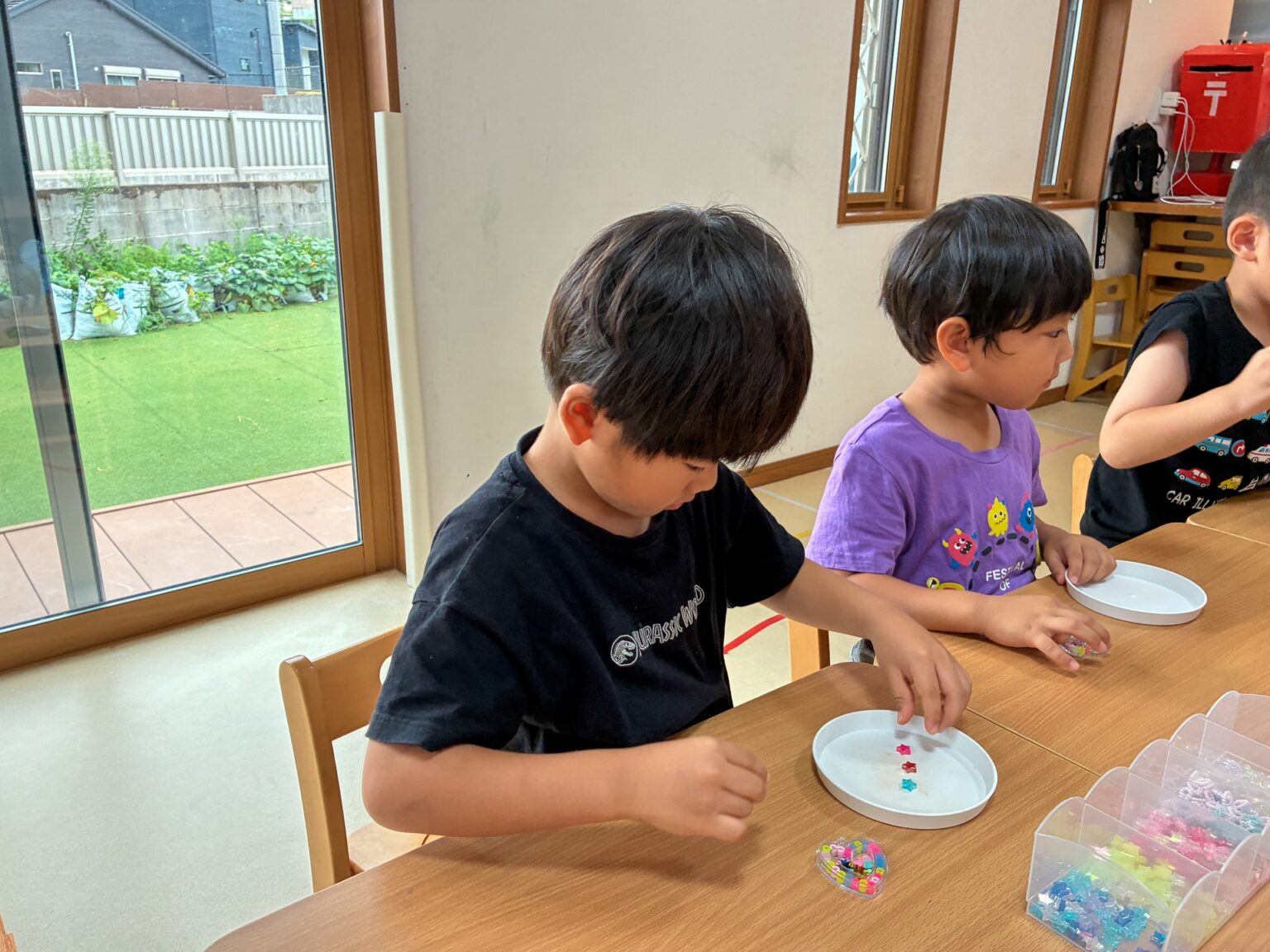 敬老の日のプレゼント作りの様子 ⑦