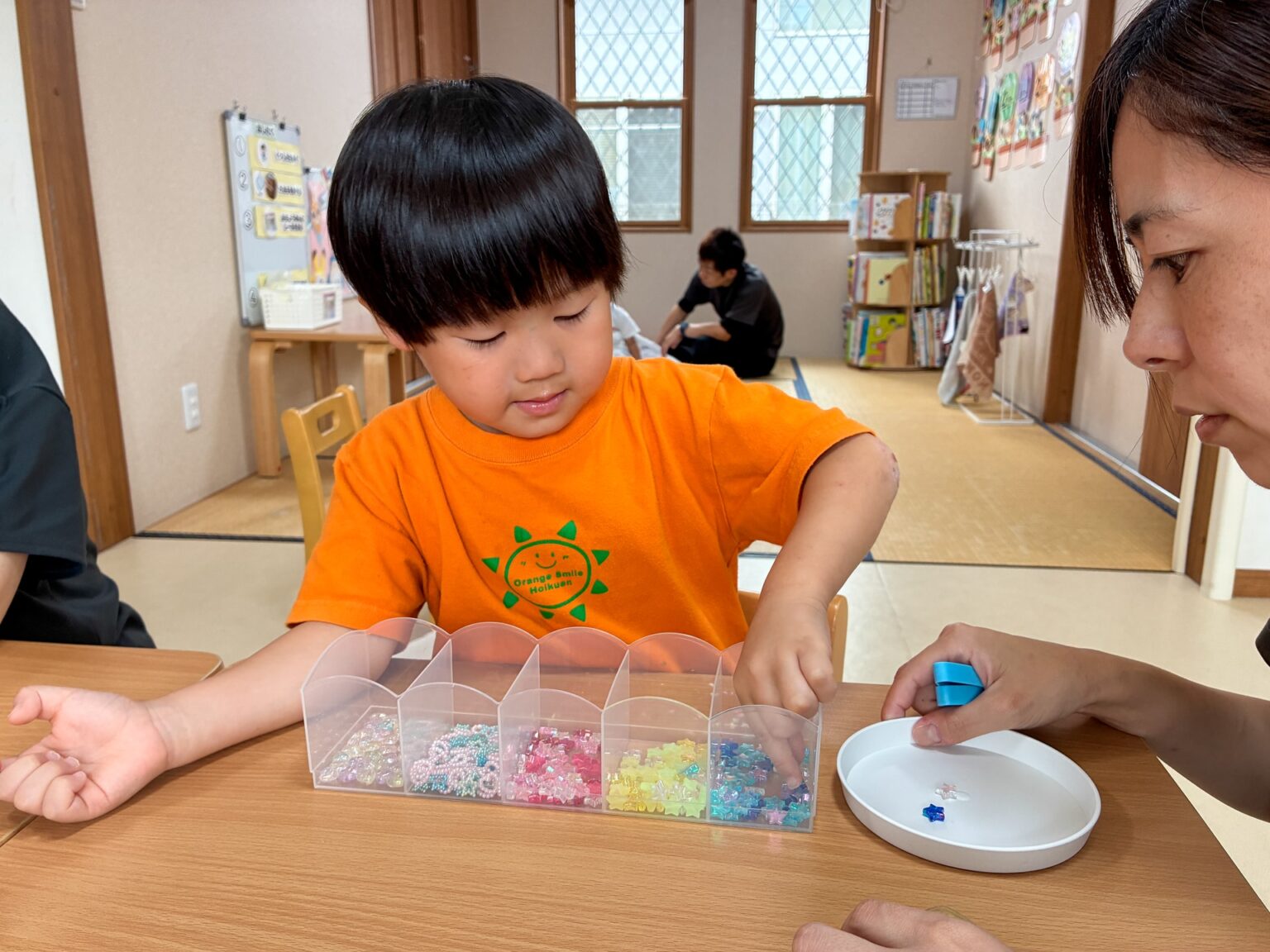 敬老の日のプレゼント作りの様子 ⑨