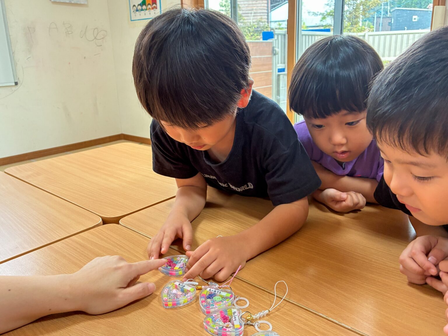 敬老の日のプレゼント作りの様子 ⑩